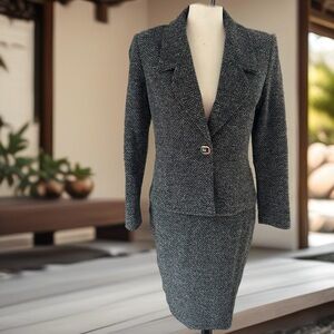 St John Black & White Tweed Knit 2 Piece Suit Size 0